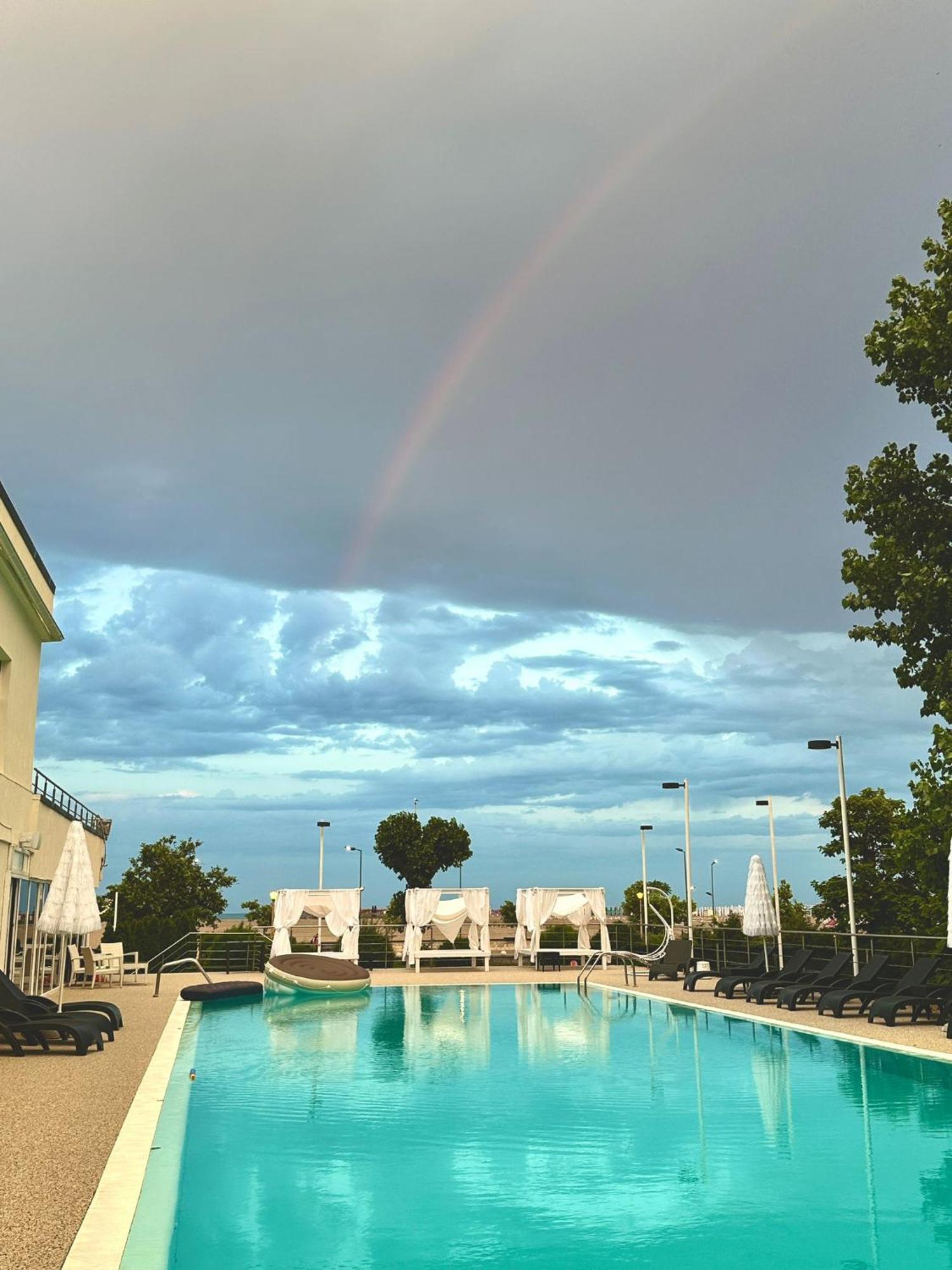 Hotel Queen Vera Mamaia Exterior photo