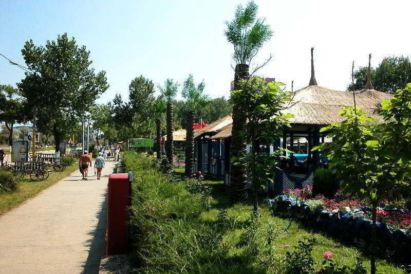 Hotel Queen Vera Mamaia Exterior photo